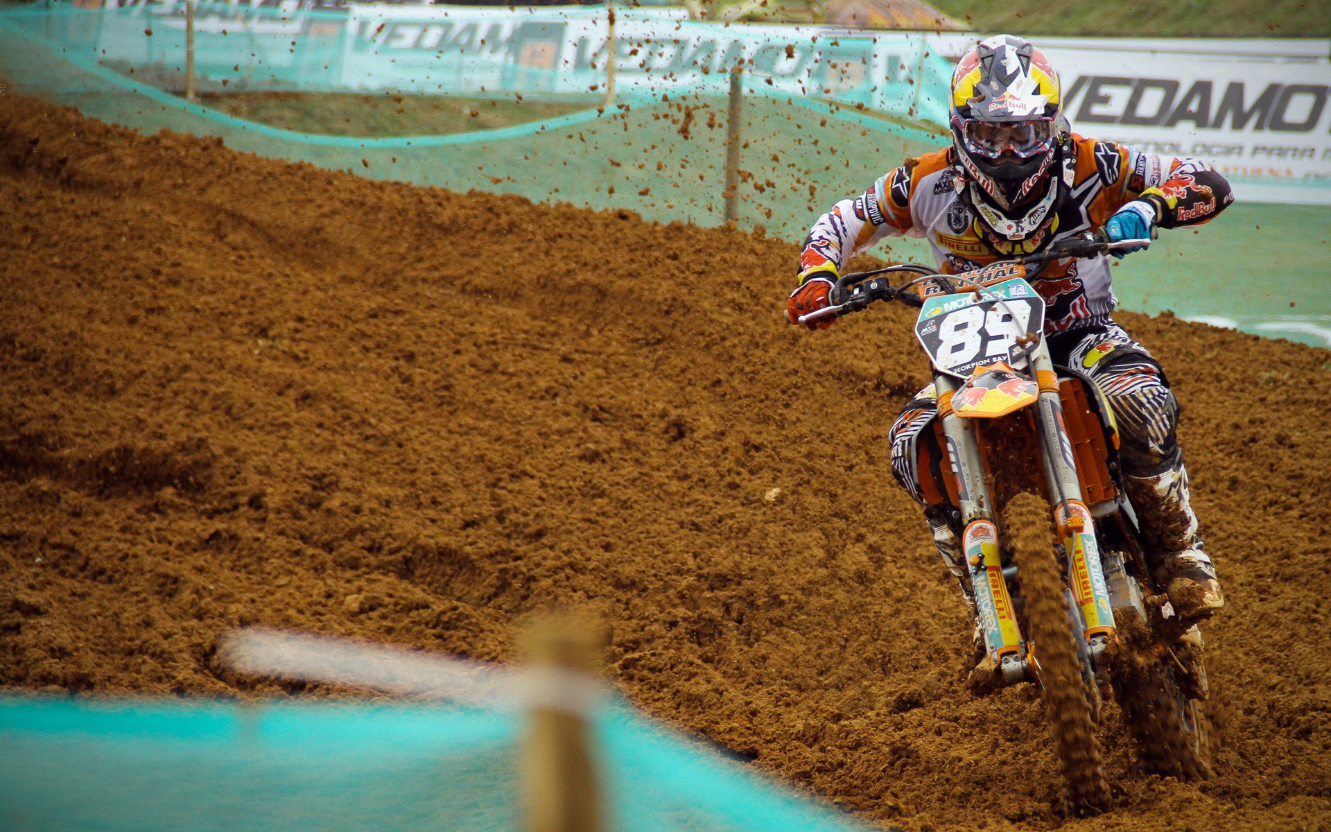 国足攻守两端失误点位置热图，国足打法